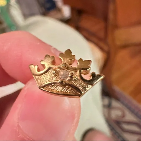 Vintage Avon Crown Rhinestone Gold-Tone Lapel Pin / Tie Tack - Picture 5 of 6